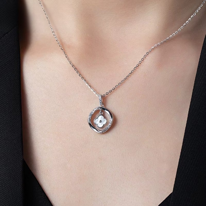 Clover Round Necklace - Image 4